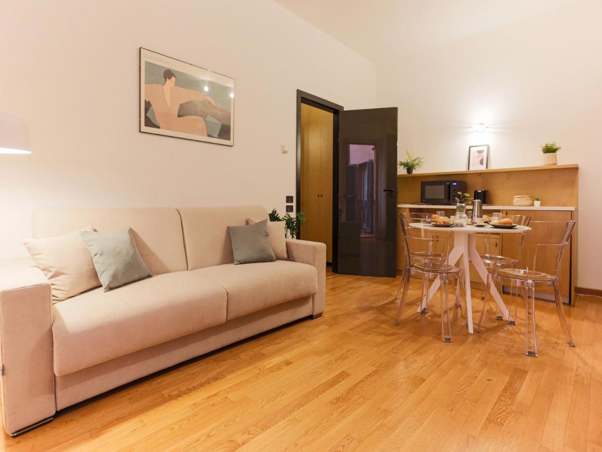 The Best Rent - Modern Apartment In The Center Милан Экстерьер фото